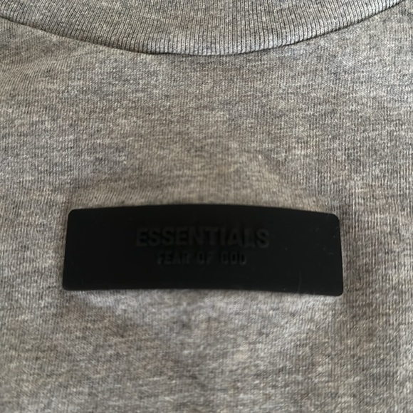 Fear of God Essentials Light Heather Grey T-Shirt. - Picture 3 of 5